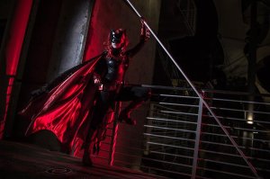 batwoman_cosplay__fighting_the_fight_by_khainsaw-d9ew7uq